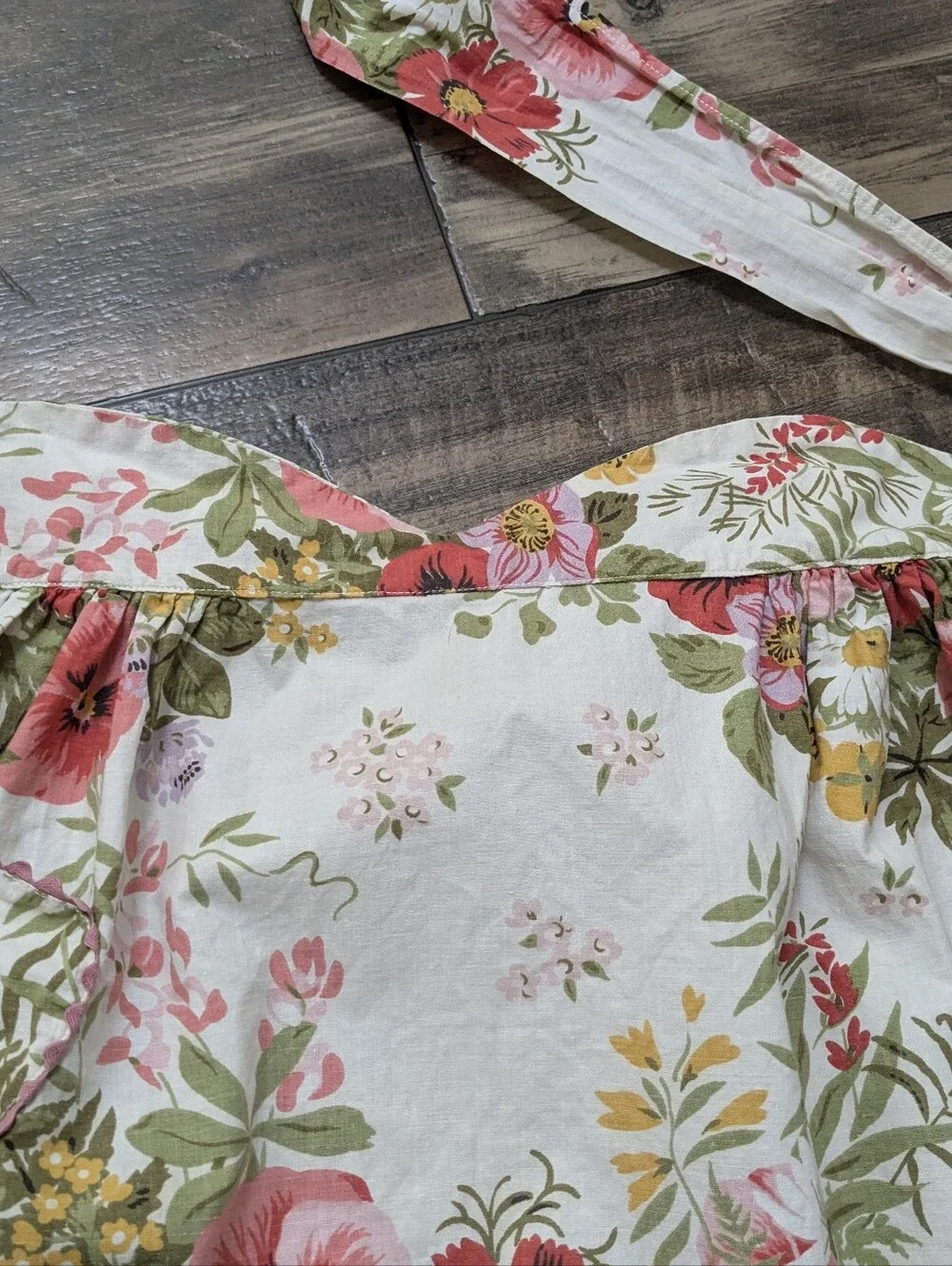 Vintage Floral Heart Pocket Half Apron Rick Rack Trim